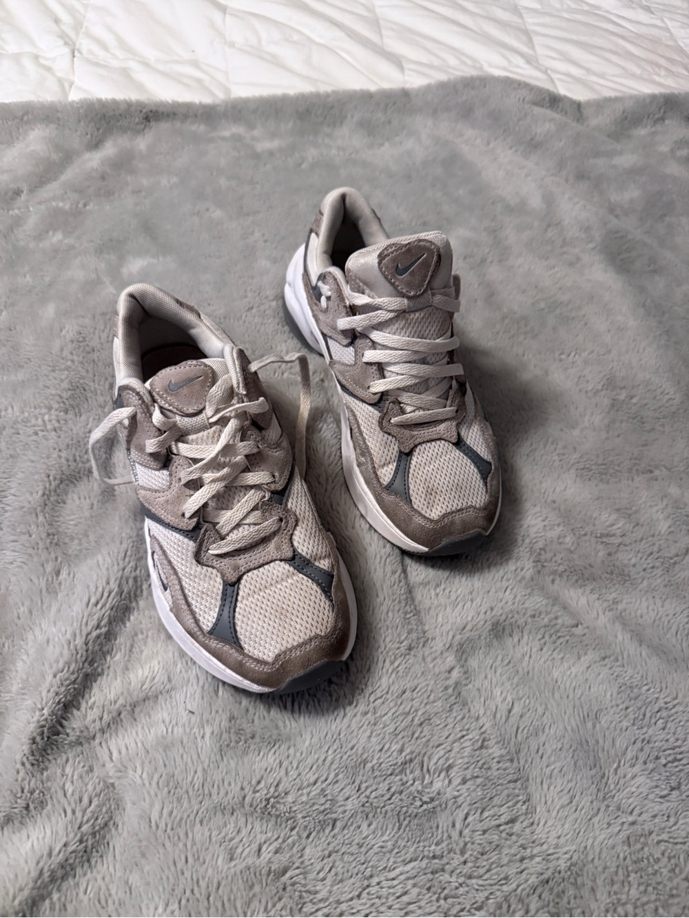 Nike Women's Size 7 Retro Chunky Sneakers Beige Grey Suede Mesh FJ3794-101